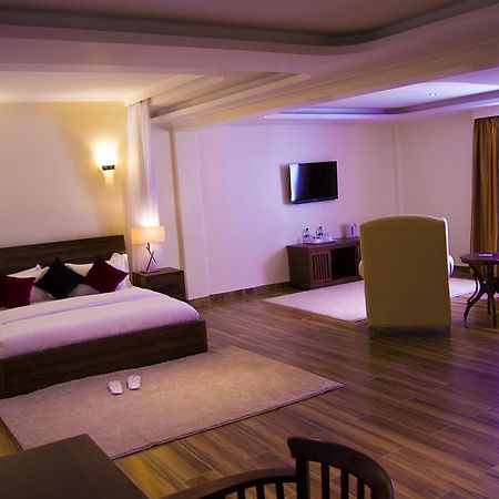 The Vic Hotel كيزيمو الغرفة الصورة
