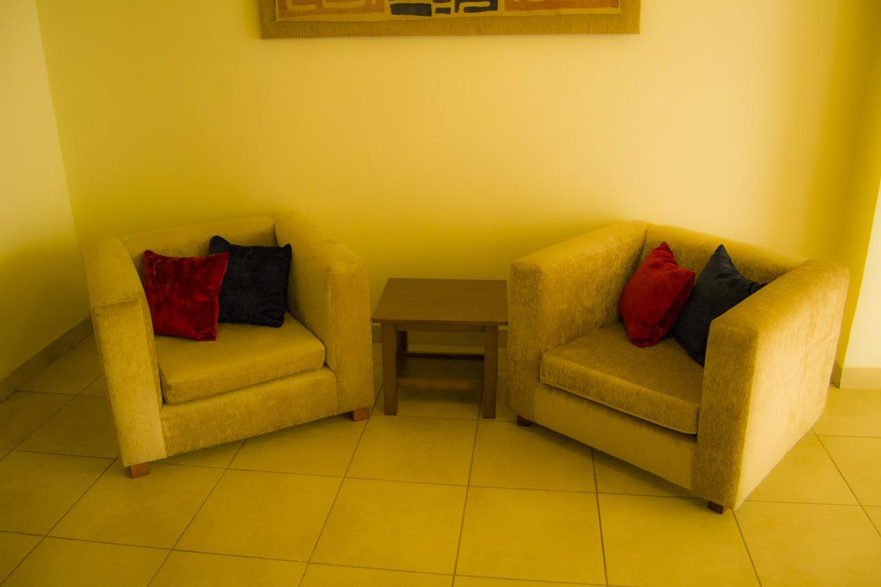 The Vic Hotel كيزيمو الغرفة الصورة