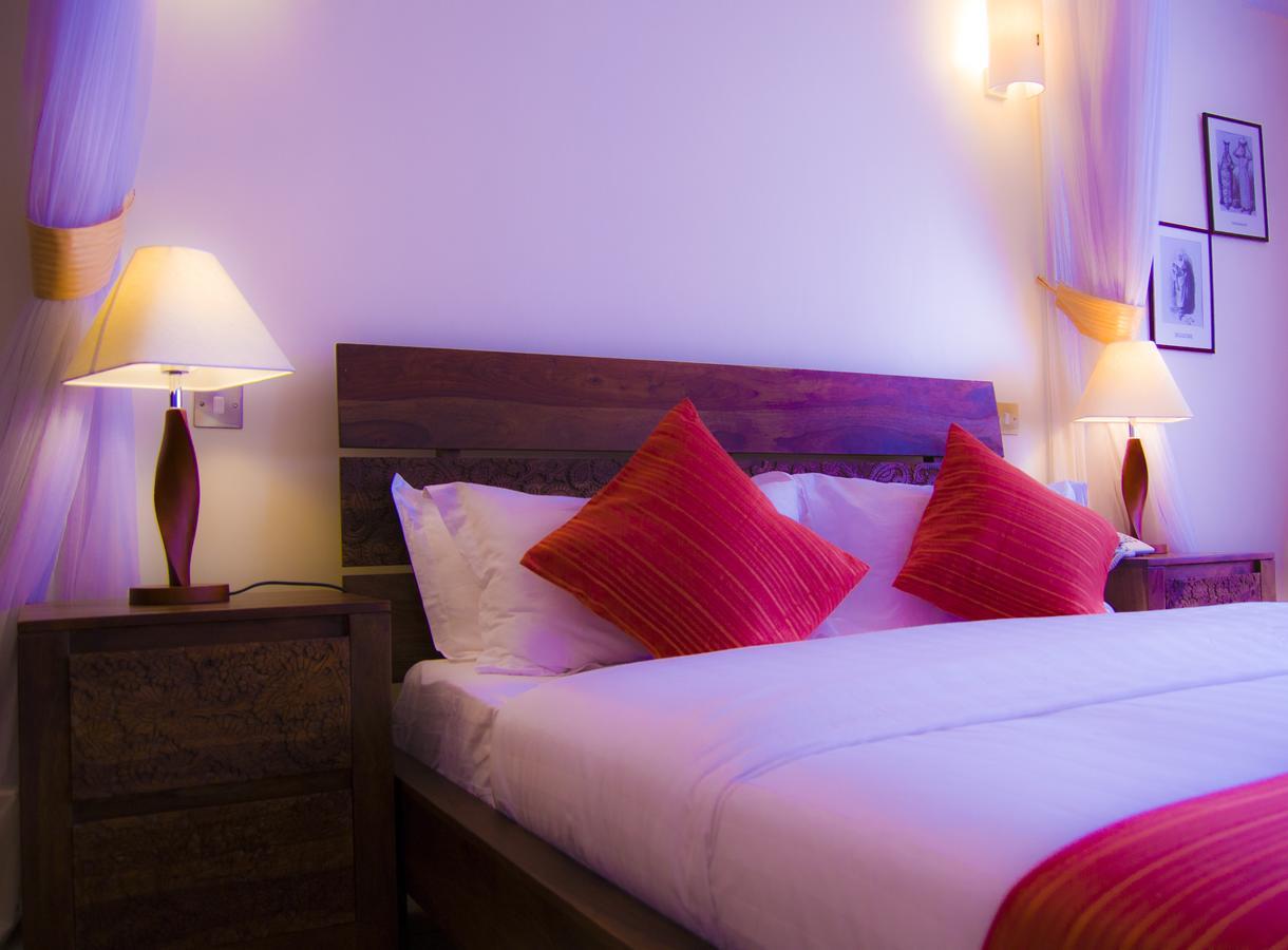 The Vic Hotel كيزيمو الغرفة الصورة