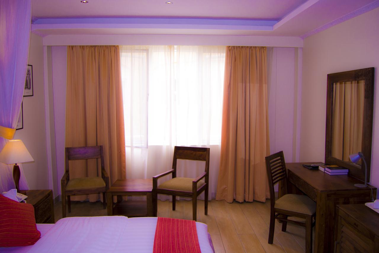 The Vic Hotel كيزيمو الغرفة الصورة