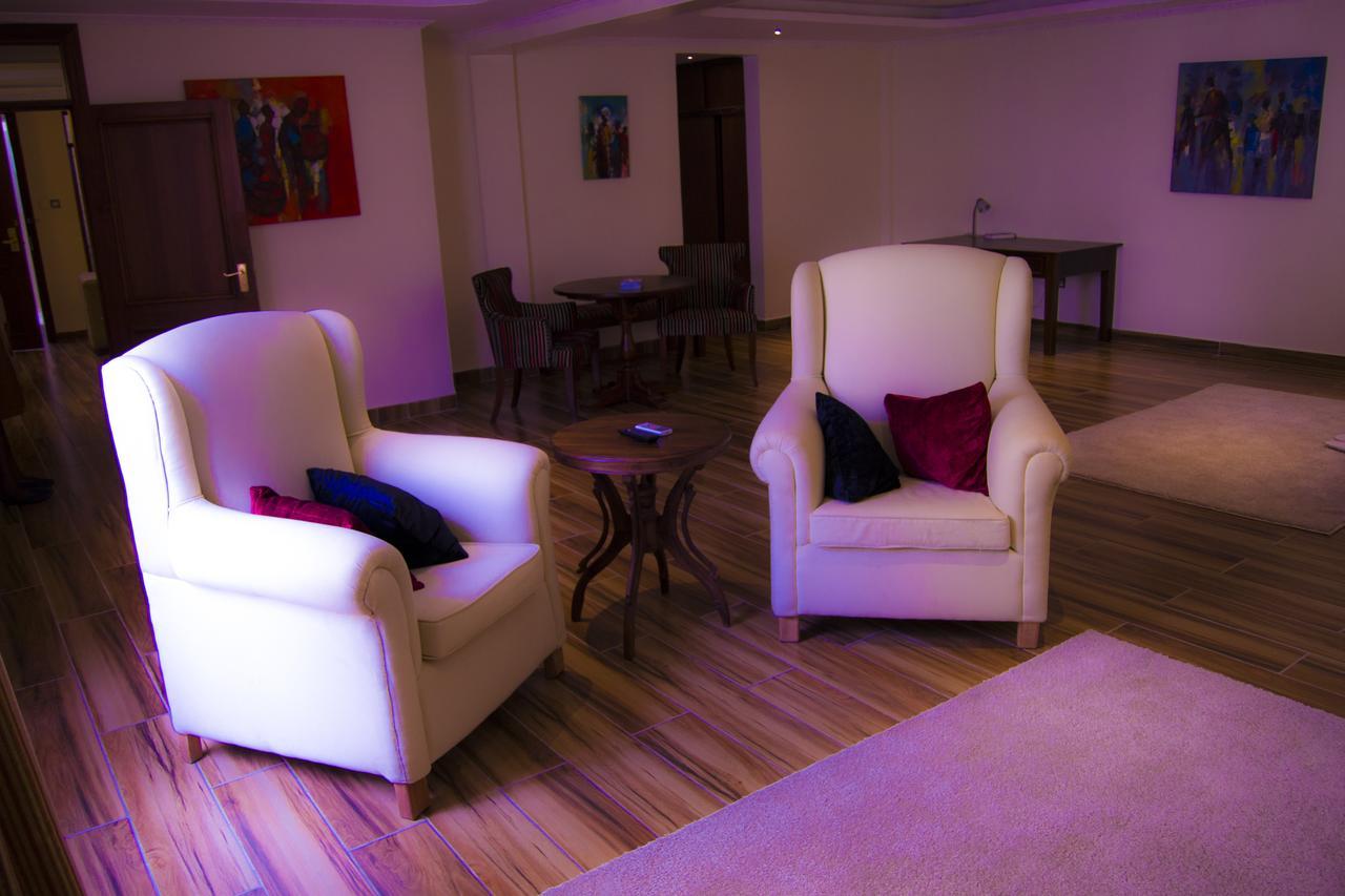 The Vic Hotel كيزيمو الغرفة الصورة