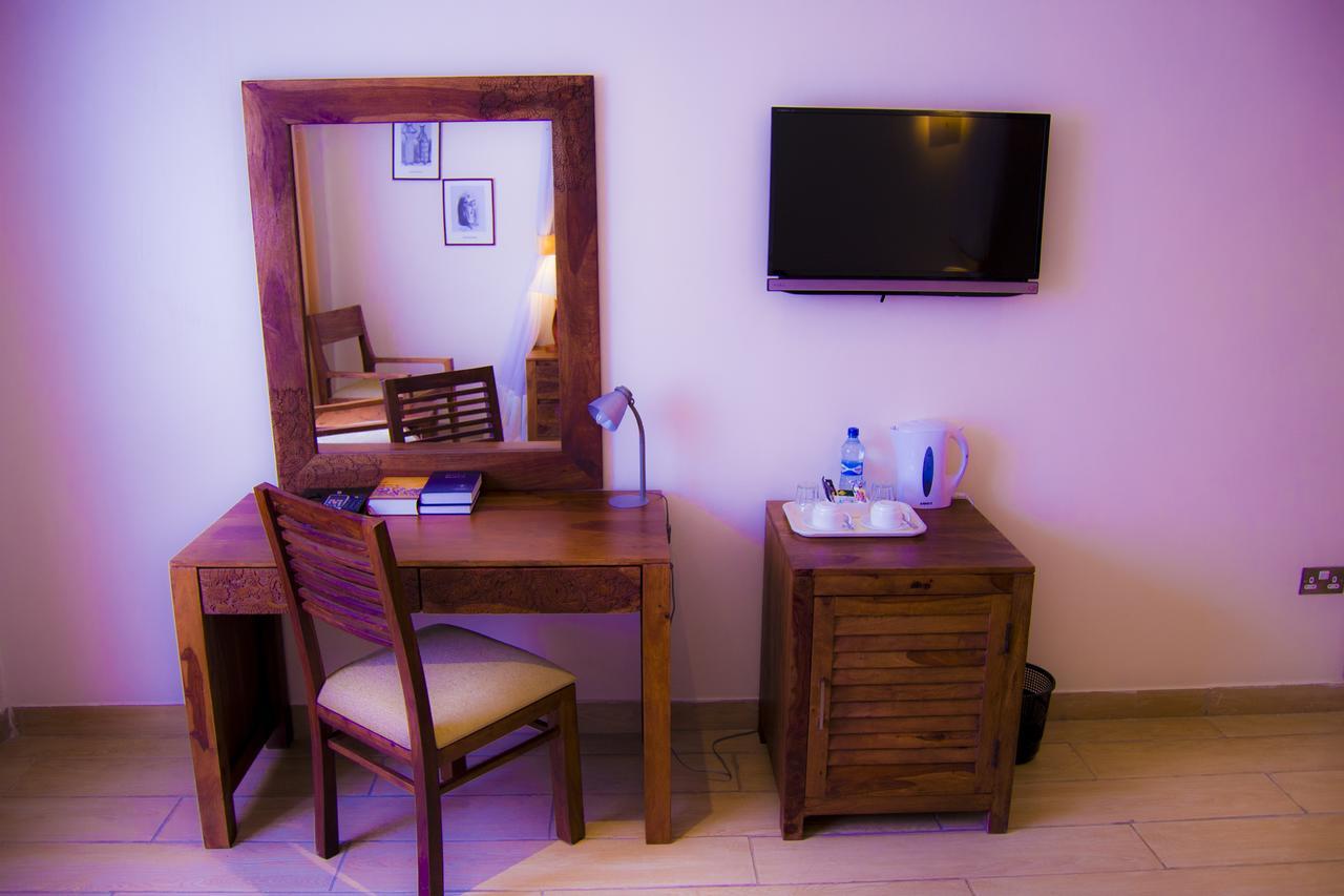The Vic Hotel كيزيمو الغرفة الصورة