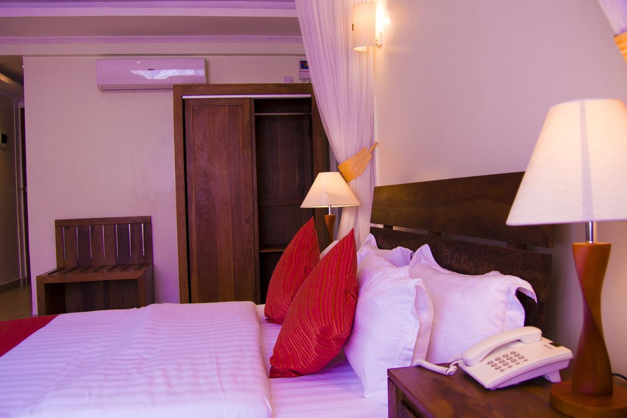The Vic Hotel كيزيمو الغرفة الصورة