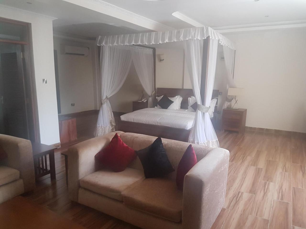 The Vic Hotel كيزيمو المظهر الخارجي الصورة