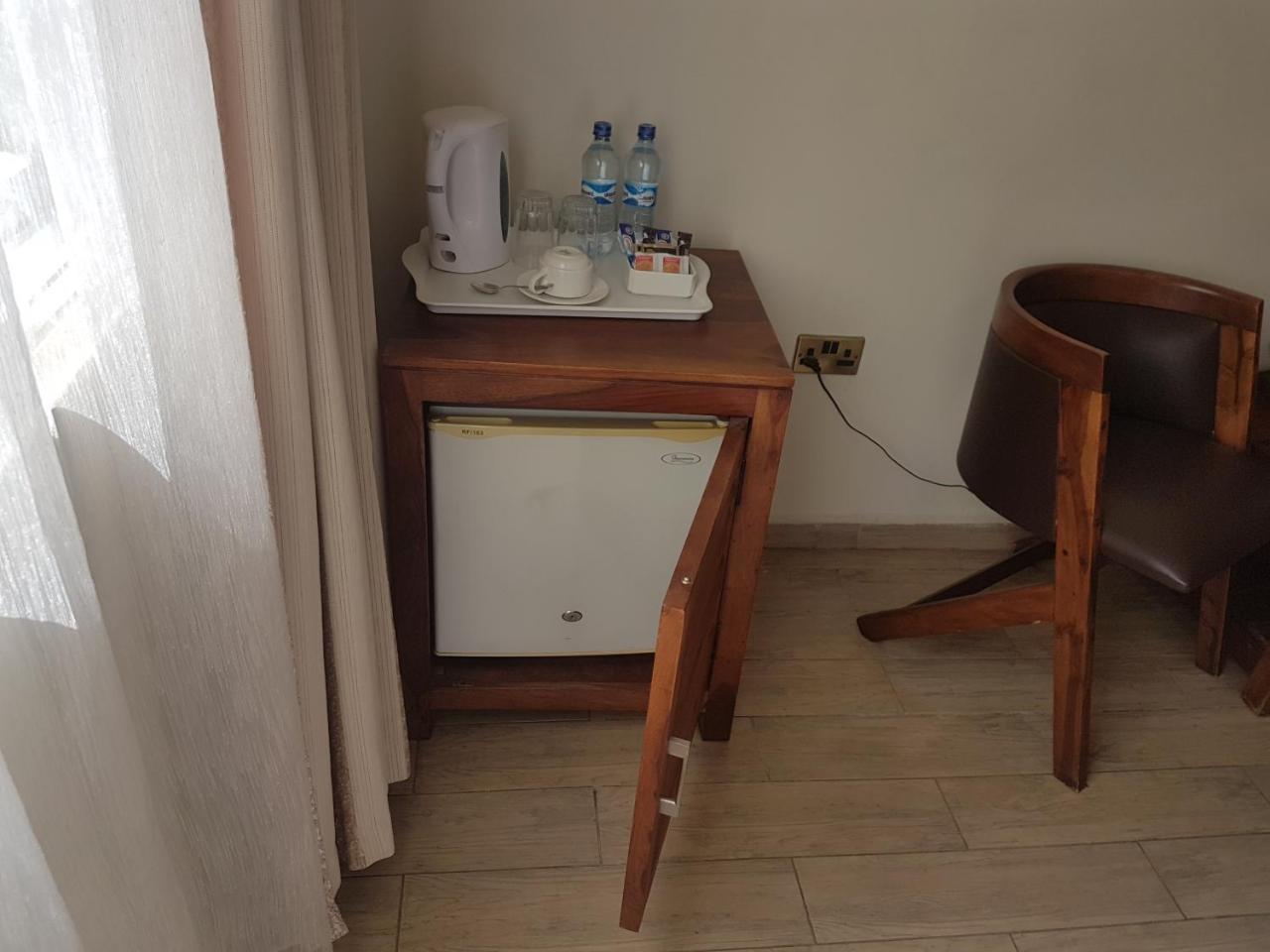 The Vic Hotel كيزيمو المظهر الخارجي الصورة